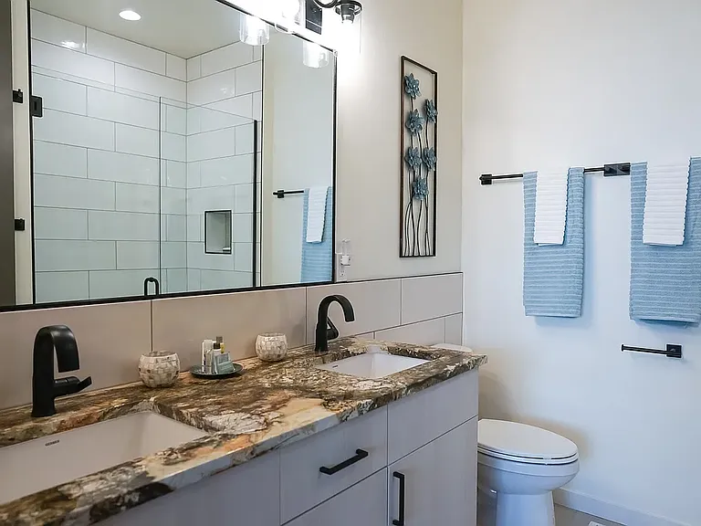 3242 N Rosalia Rd — Photo 15