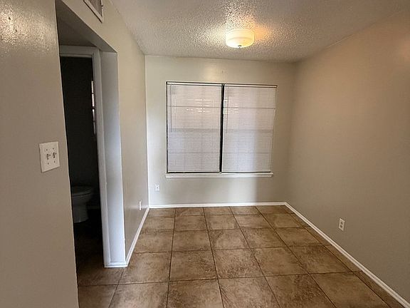 4th image of 1119 E 51st St