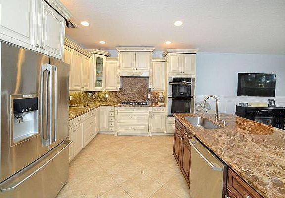 Home For Sale In Canyon Lakes