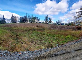 220 SE 5th St, Oakland, OR 97462