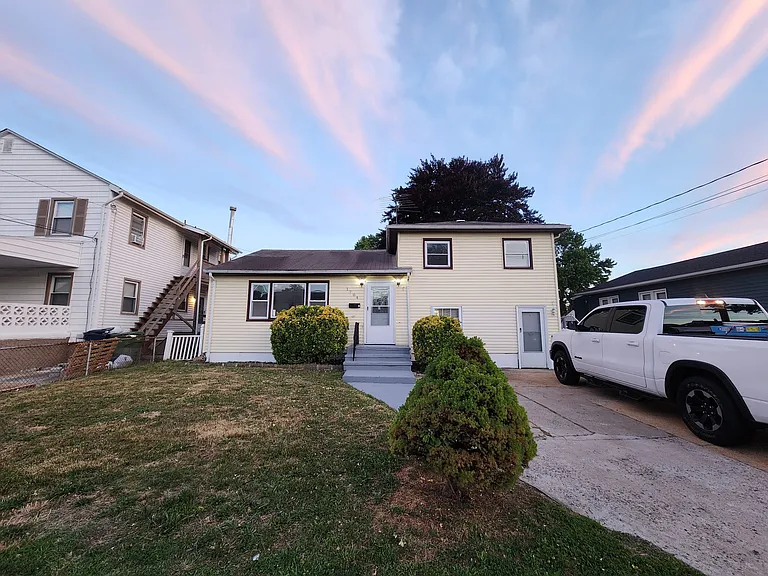 1704 Heck Ave — Photo 11