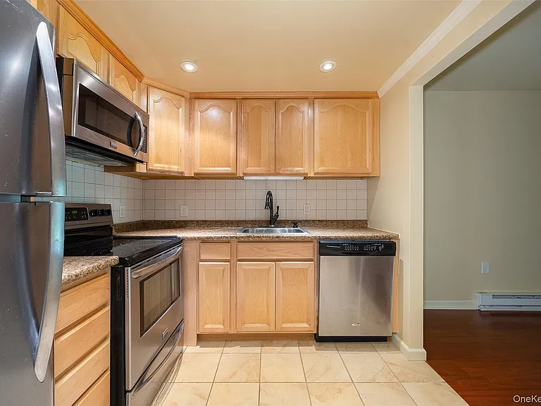 19 Scarborough Ln #A — Photo 3