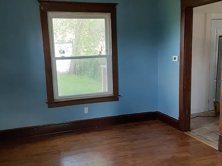 3402 N Detroit Ave — Photo 2