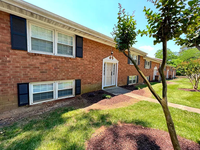 2529 Spring Garden St — Photo 2