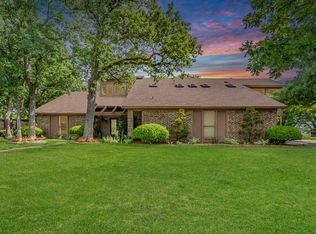 7300 Londonderry Dr, North Richland Hills, TX 76182