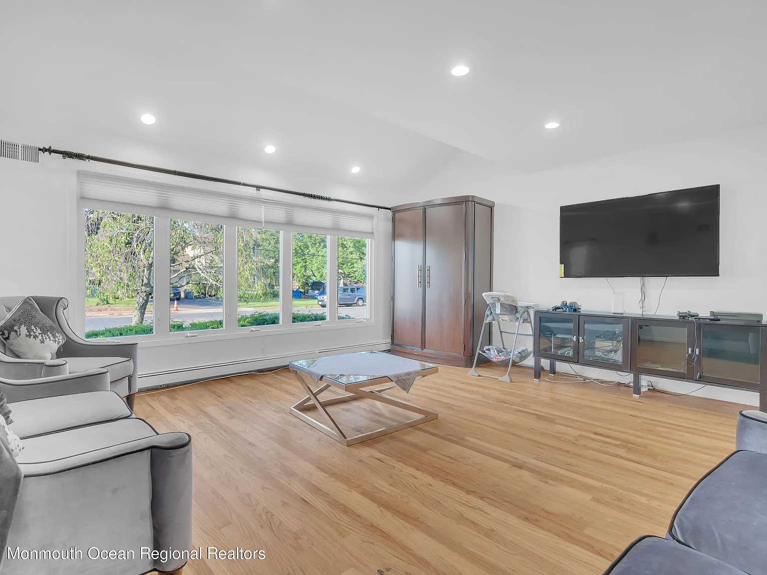 7 bed, 3.5 bath, 2580 sqft, $4,000 — Photo 3