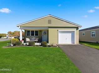 25 Davenport Rd W, Toms River, NJ 08757