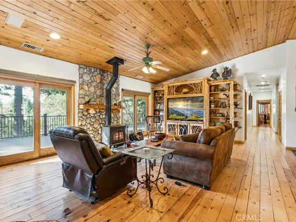 268 Cedarbrook Dr, Twin Peaks, CA 92391