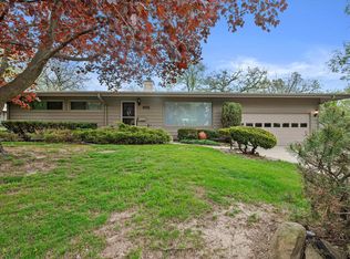 901 Hawthorn Dr, Waukesha, WI 53188