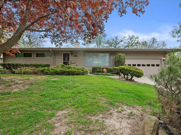 901 Hawthorn DRIVE, Waukesha, WI 53188