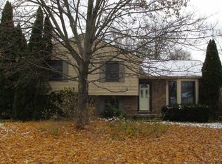 47116 Hennings St, Chesterfield, MI 48047