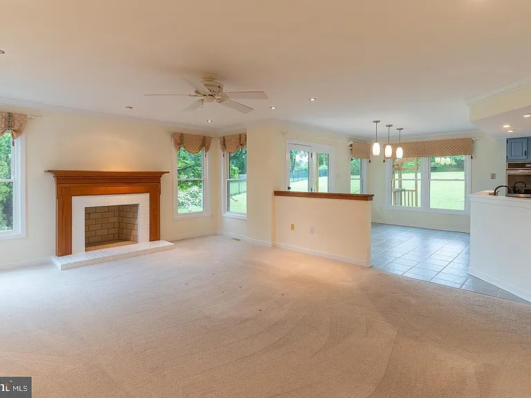 56 W Windrose Dr — Photo 31