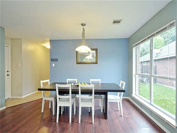 4th image of 1112 Blue Fox Dr
