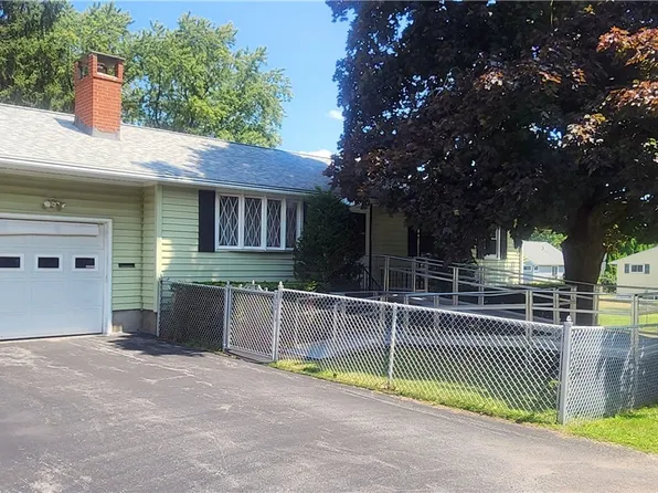 109 Exeter Ave, Liverpool, NY 13088