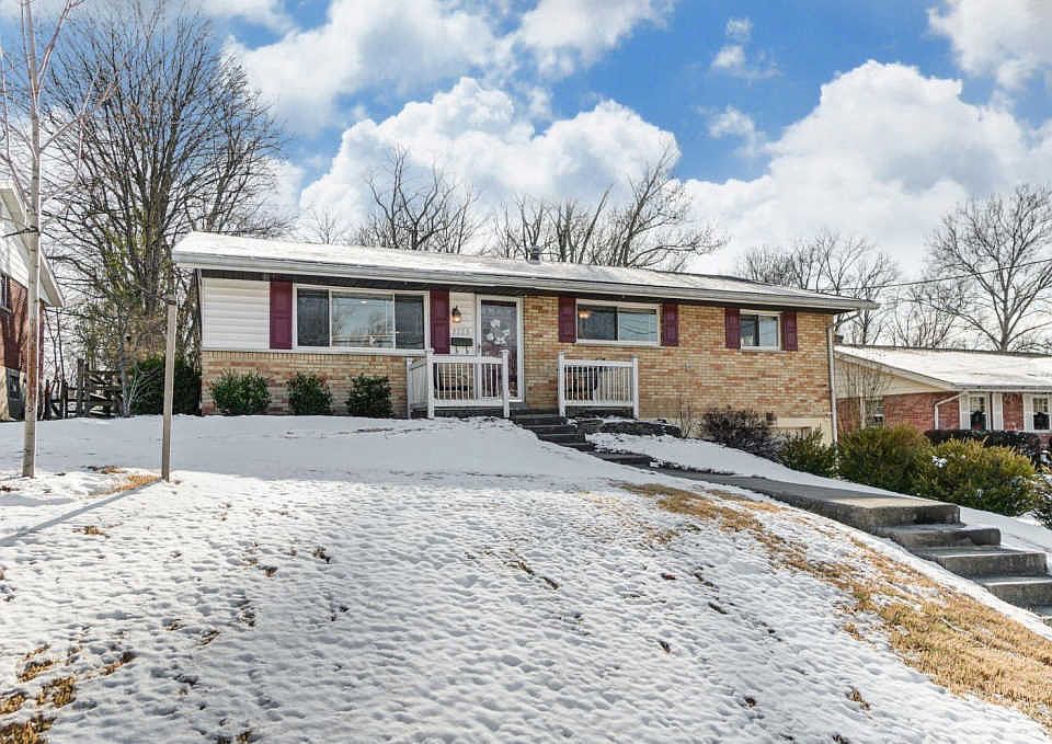 1st image of 3553 Glengary Ave