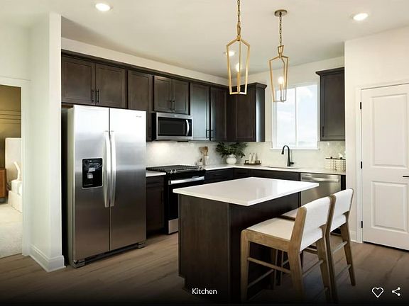 4th image of 624 Rubber Tree Way