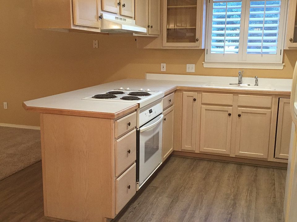 2nd image of 722 Juniper Ln
