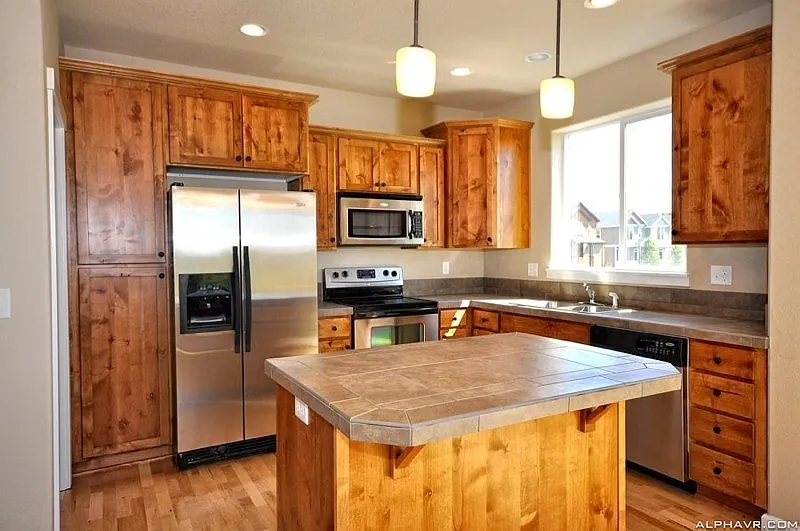 Craftsman Style Townhouse - 3 bedroom, 2.5 bath w/ Bonus Room - Attached Double Garage — Photo 1