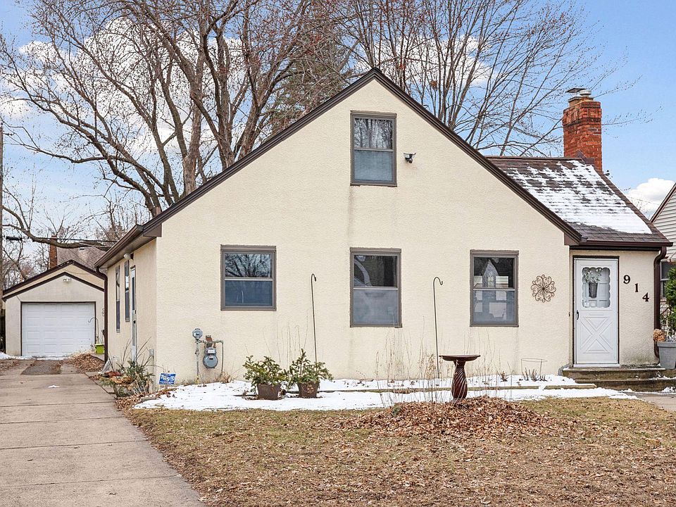 1st image of 914 Hoyt Ave W