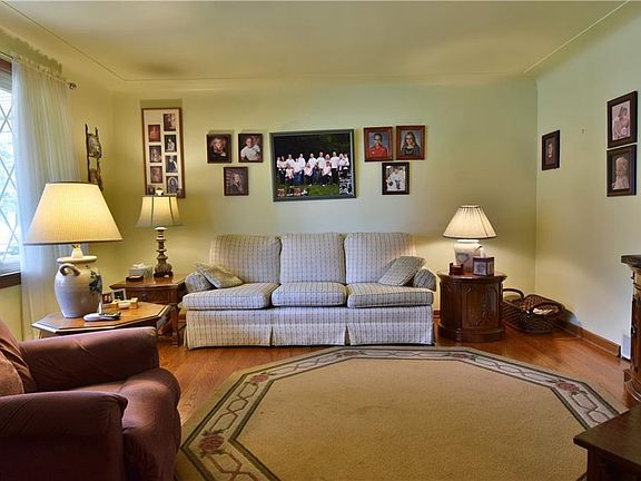 5th image of 4725 East Dr