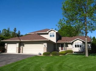 1093 Timber Cir, Chaska, MN 55318