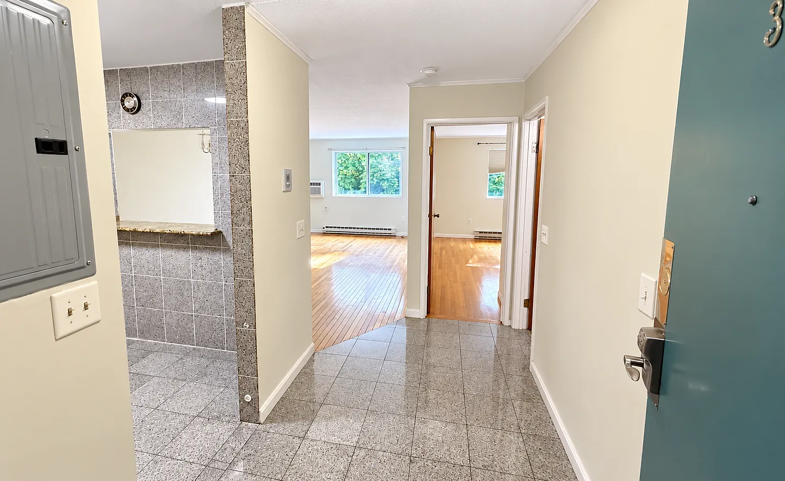 1 bed, 640 sqft, $1,900 — Photo 2
