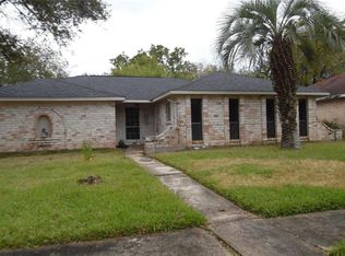 800 Merribrook Ln, Friendswood, TX 77546