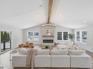 526 Ridgedale Ave, East Hanover Twp., NJ 07936