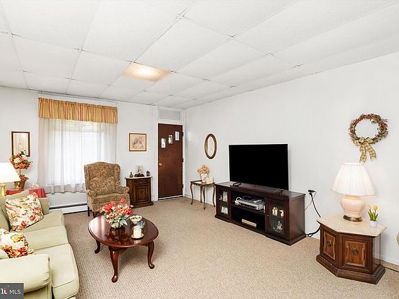 5th image of 1610 Genesee St