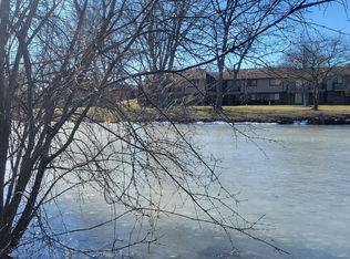 3825 Lone Pine Rd APT 100, West Bloomfield, MI 48323