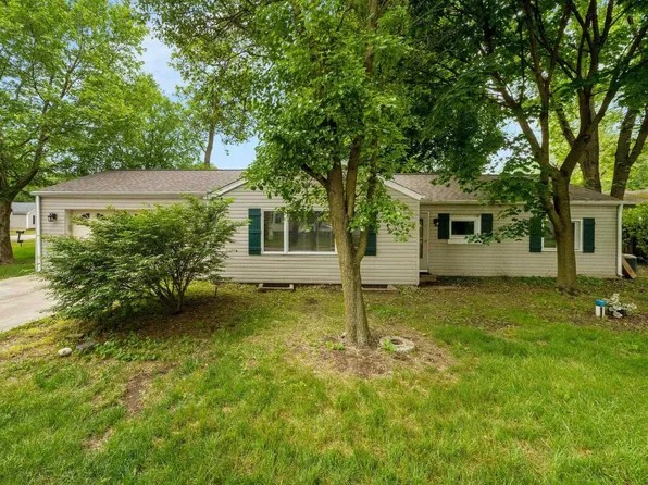 51662 Kenilworth Rd, South Bend, IN 46637