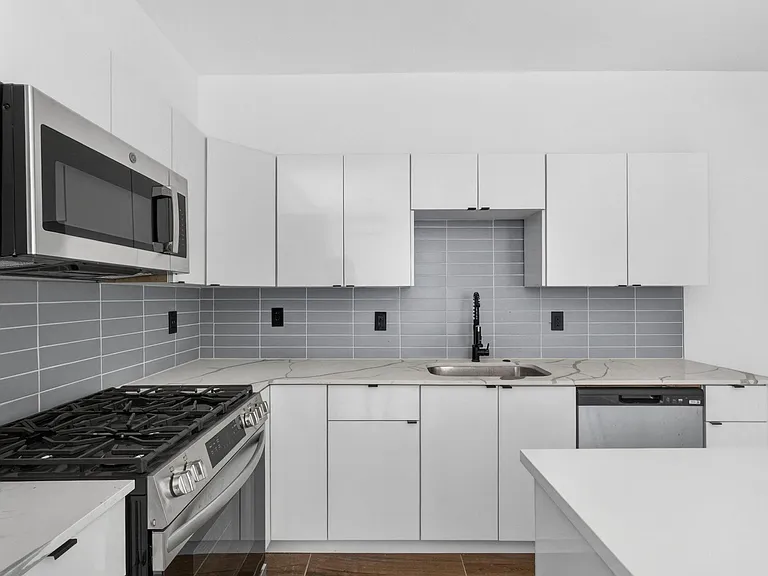 2032 N Dixie Hwy #12 — Photo 8