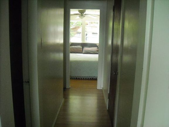 5th image of 337 S Holiday Dr