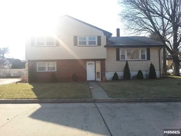 95 Seneca Ave, Dumont, NJ 07628