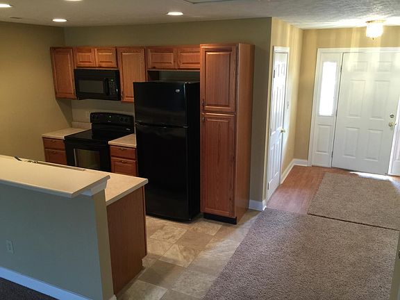 2nd image of 119 Clubhouse Ln