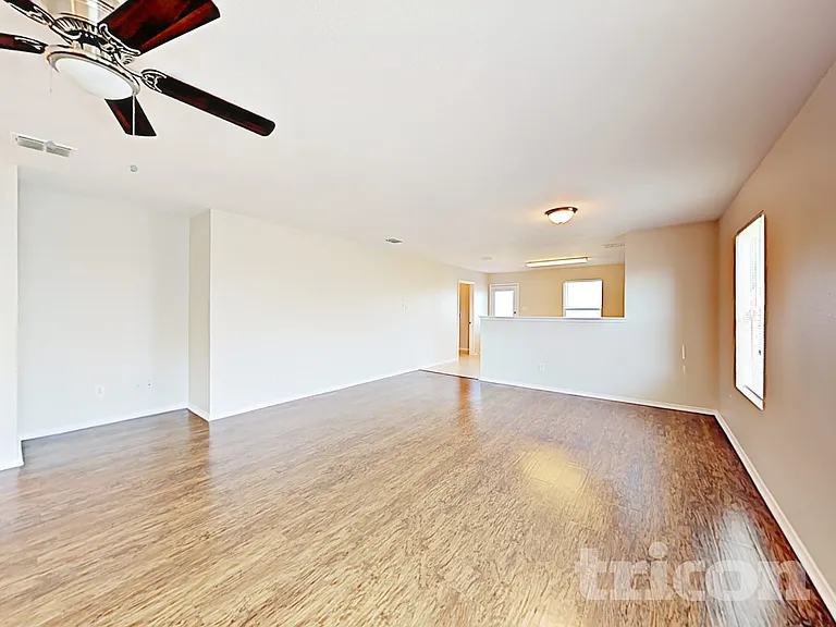 2513 Thousand Oaks Dr — Photo 4