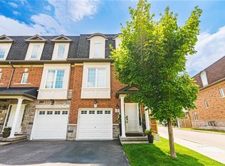 2220 Queensway Dr #4, Burlington, ON L7R 0E7