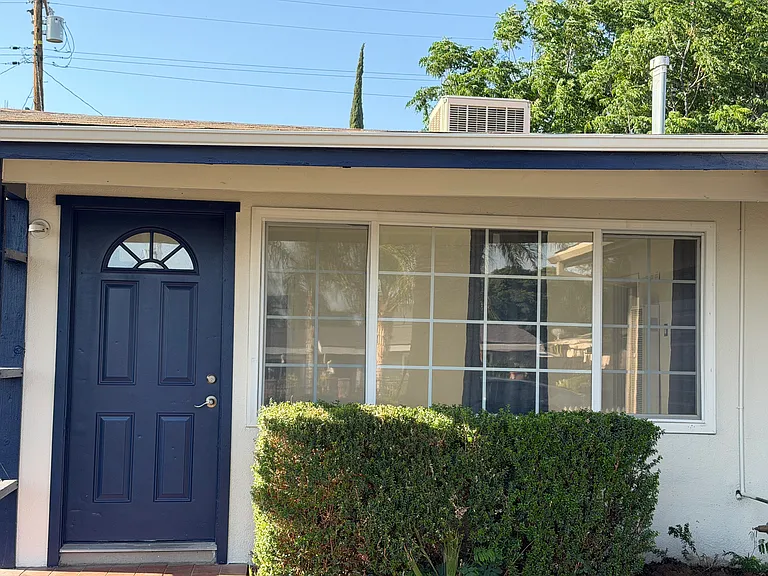 27188 Messina St — Photo 2
