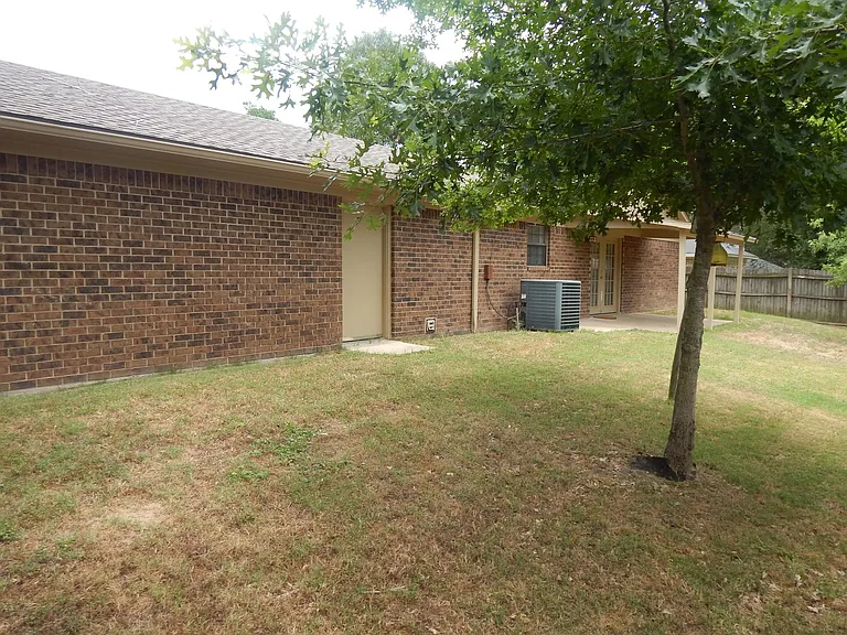 808 Corey Dr — Photo 23