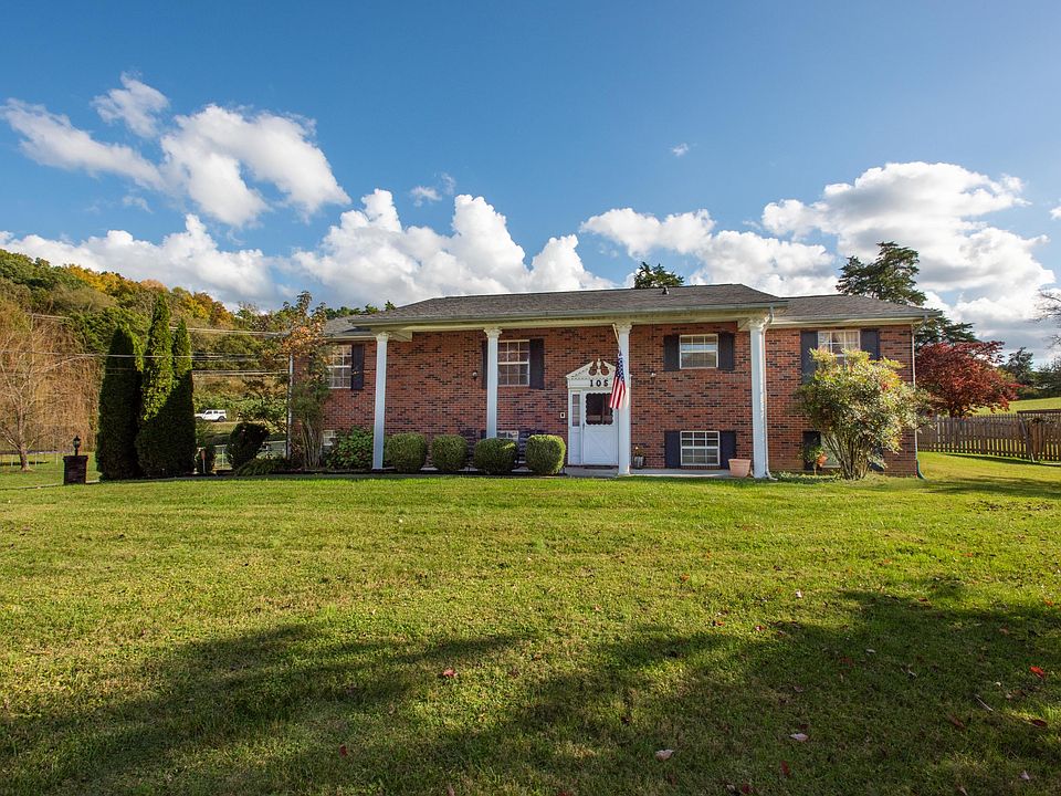 1st image of 105 Barberry Dr