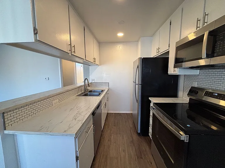 951 S. Oxford Ave. — Photo 83