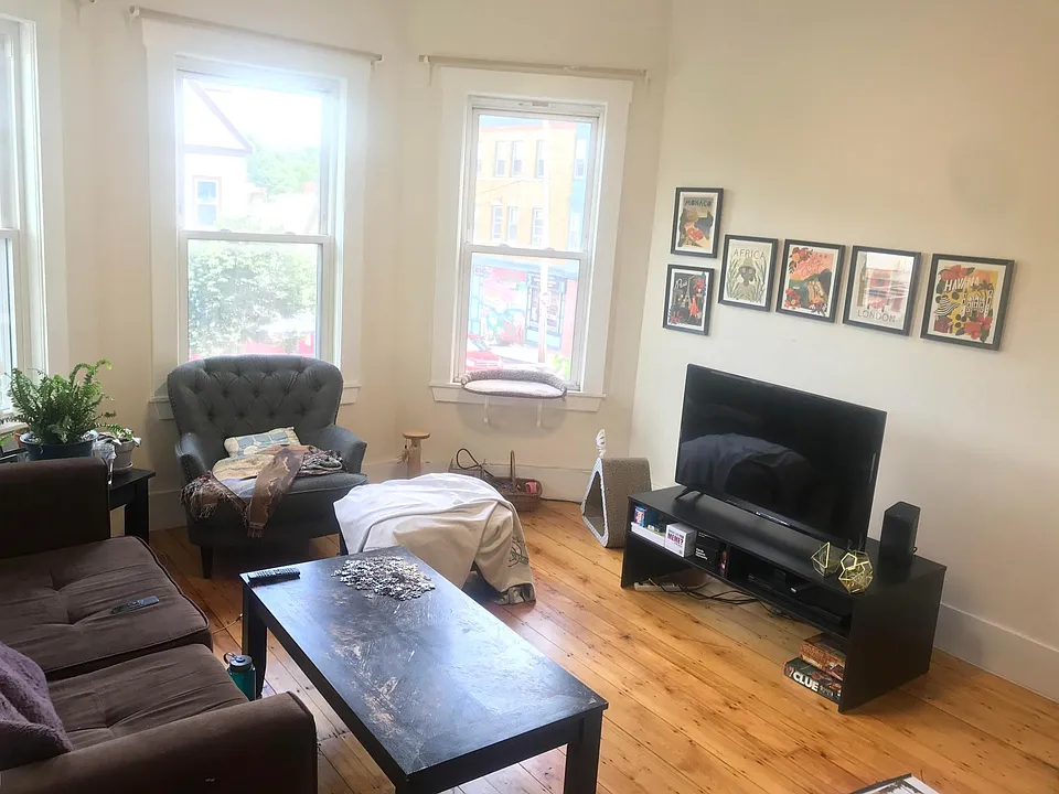 324 Centre St