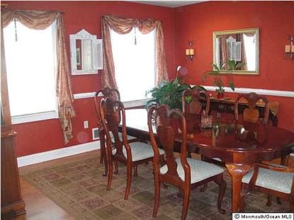 4th image of 27 Oak Knoll Dr