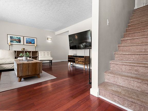 3rd image of 23 Rankin Dr