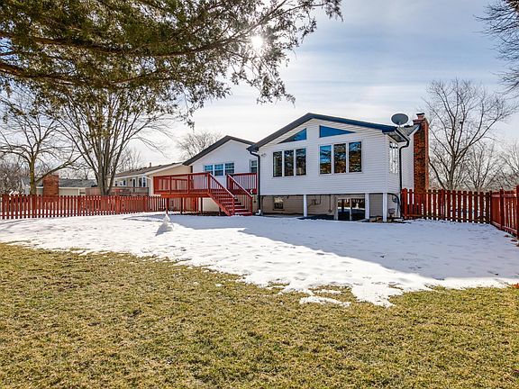 3rd image of 926 Sharon Ln