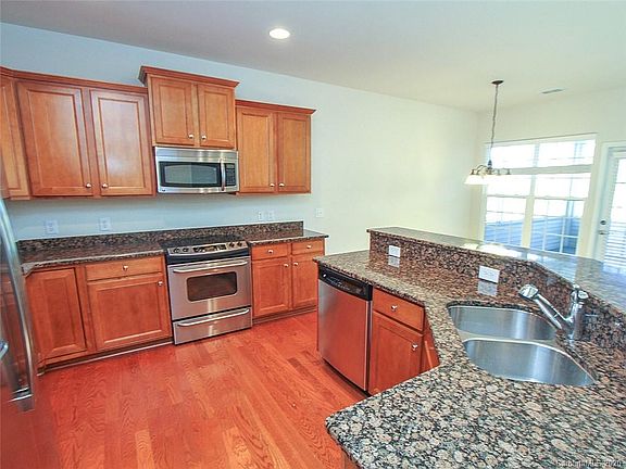 4th image of 23023 Kingfisher Dr