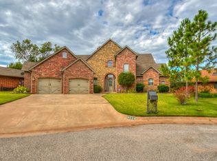9729 Lakeland Rd, Oklahoma City, OK 73162