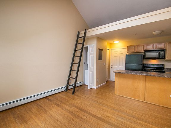 2nd image of 1405 Broadway St #301