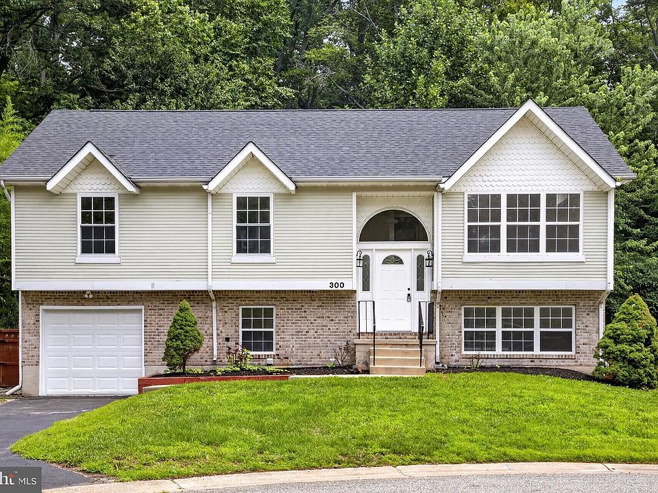1st image of 300 Park Ln