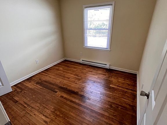 5th image of 2696 Byron St